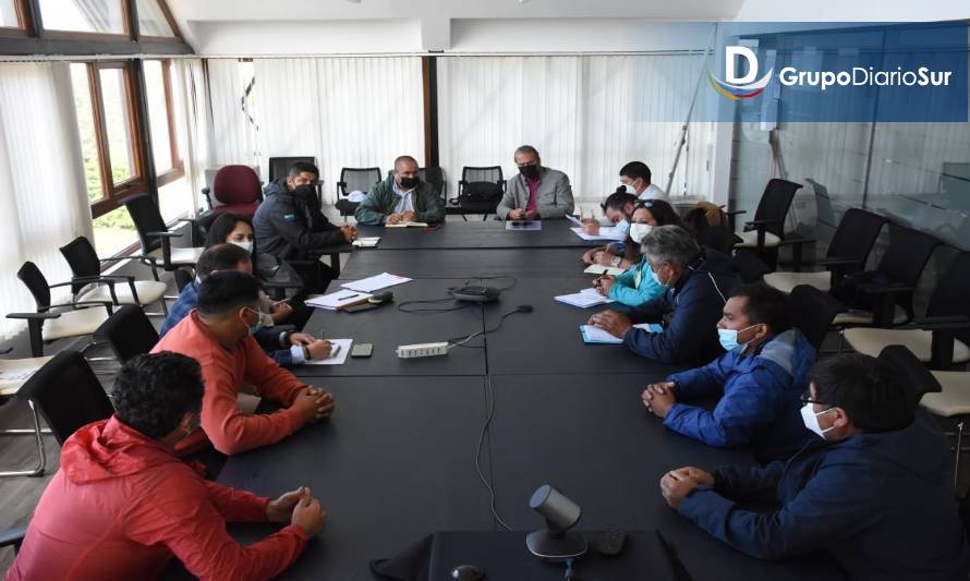 Vecinos de Ayacara solicitan al gobernador Vallespin mejorar conectividad en la península de Huequi