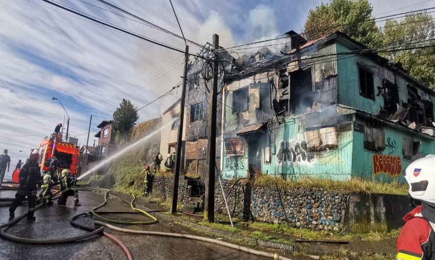 Incendios ponen en jaque a bomberos: 6 viviendas resultaron destruidas en menos de 24 horas