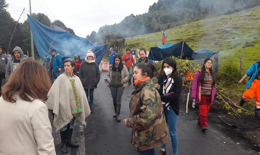 Chaiteninos deponen movilización y confían en palabra empeñada del gobierno regional