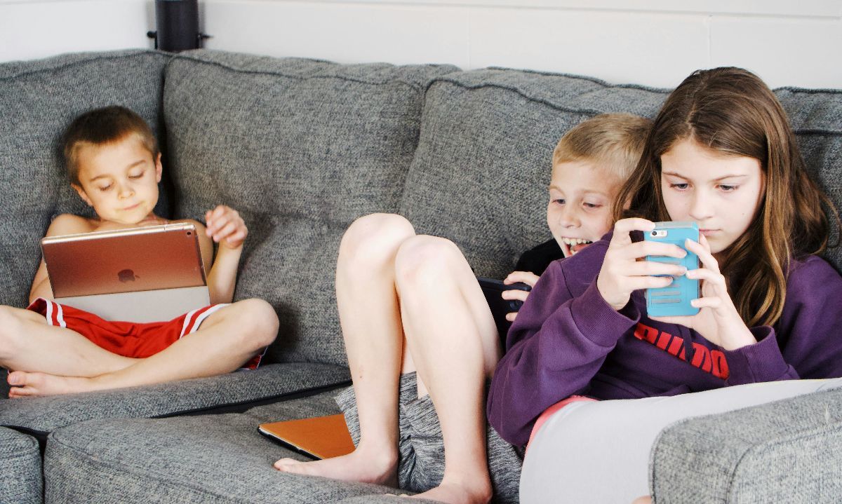 Proyectan que el 58% de los menores de edad estarán más de cuatro horas diarias conectados a internet durante las vacaciones