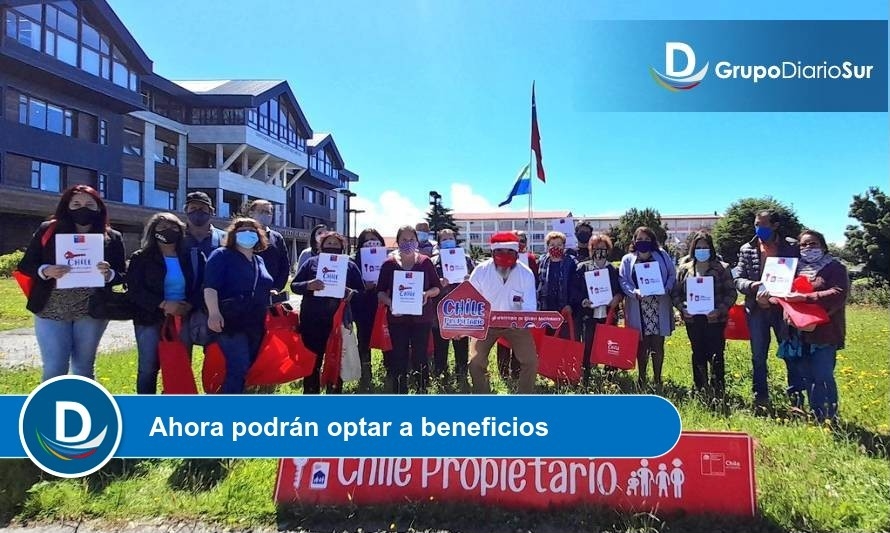 En vísperas de Navidad familias de Puerto Montt reciben título de dominio